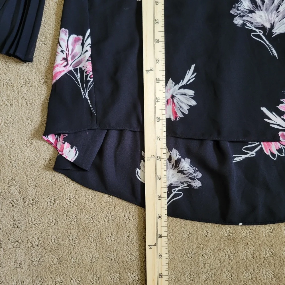 Vince Camuto Sheer Floral Accordion Sleeve Tunic Blouse Black Pink Size Small - Picture 10 of 12